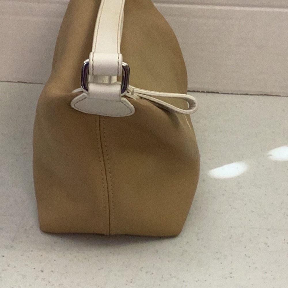 Coach Beige and Cream Leather Shoulder Bag - Picture 5 of 16